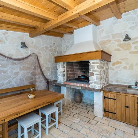 Stone House Luna Vila