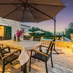 Villa Stone House Luna *