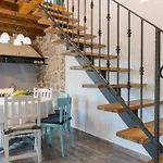 Stone House Luna