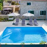 Stone House Luna * Poljana
