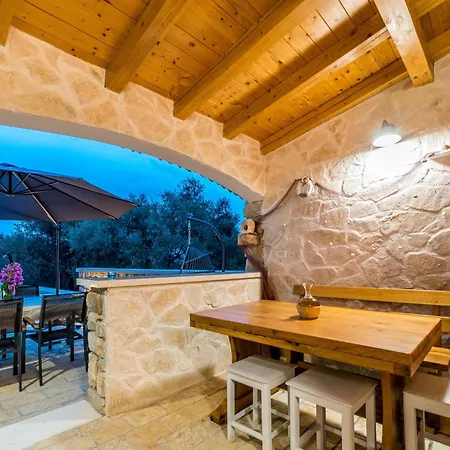Stone House Luna Villa