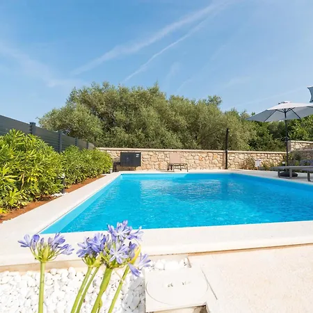 Villa Stone House Luna *