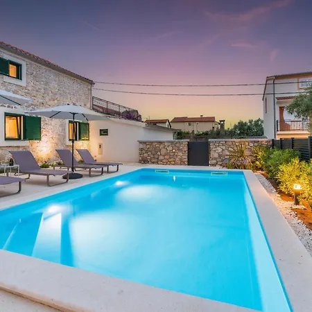 Stone House Luna Villa