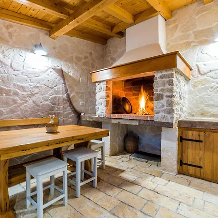 Stone House Luna Villa