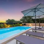 Villa Stone House Luna *