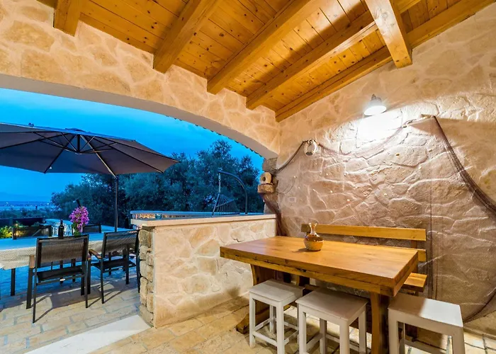 Stone House Luna Villa